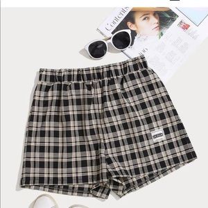 Tartan letter patched shorts